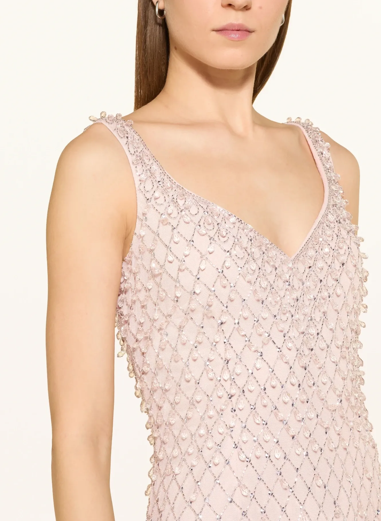 Abendkleid mit Pailletten und Schmuckperlen