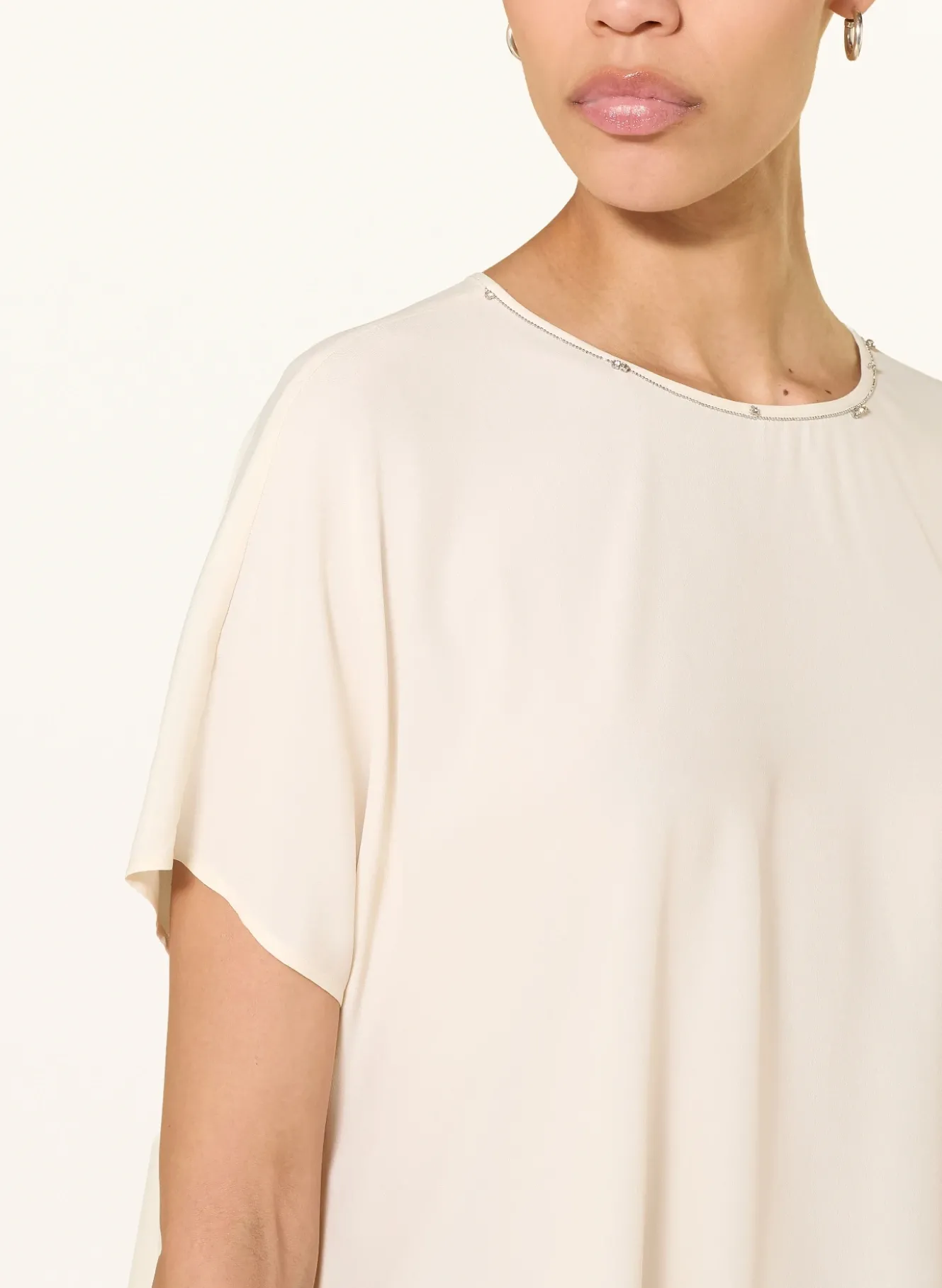 Blusenshirt mit Schmucksteinen und Seide
