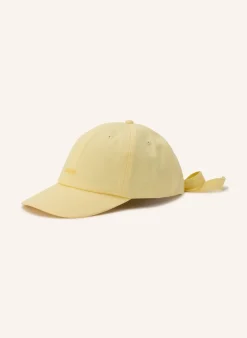 Cap DEMURE