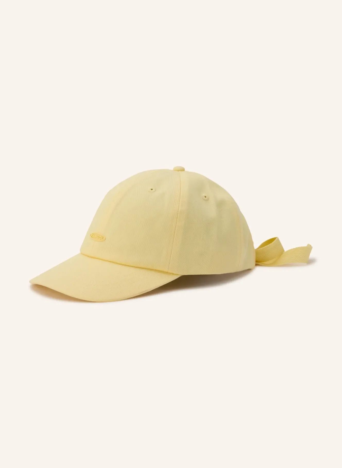 Cap DEMURE