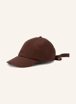 Cap DEMURE