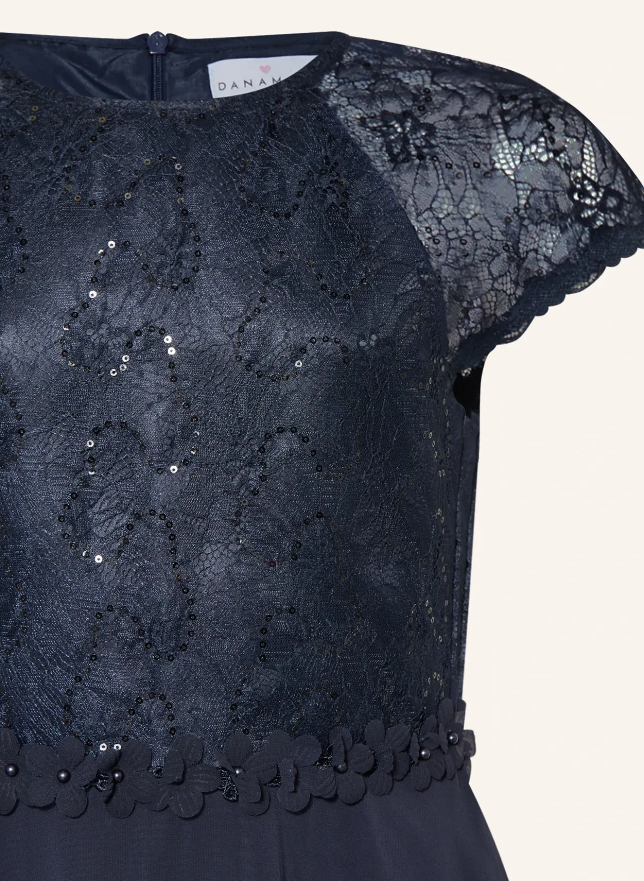 Cocktailkleid im Materialmix mit Pailletten und Schmuckperlen