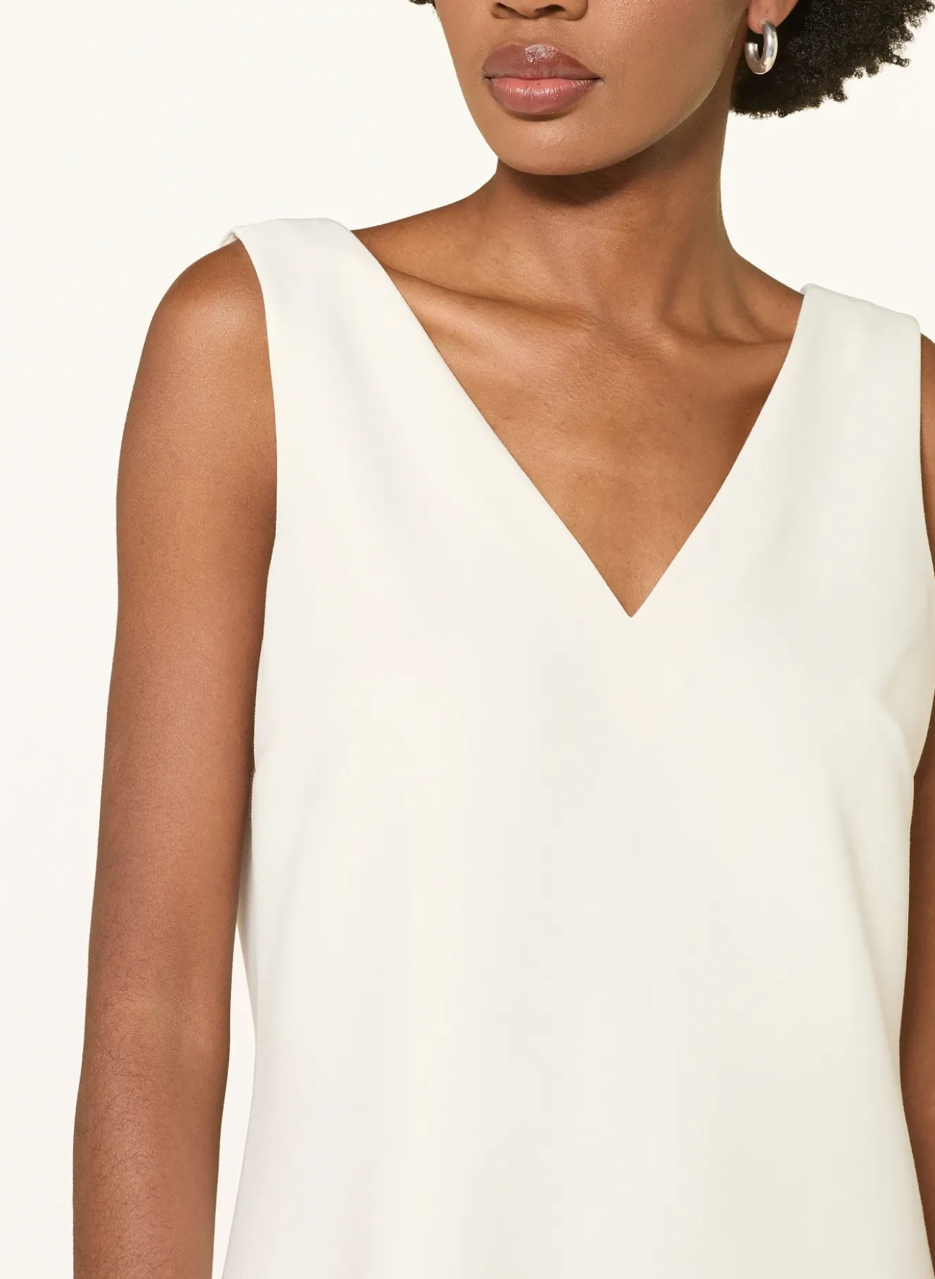 Cocktailkleid mit Schmuckperlen und Schmucksteinen