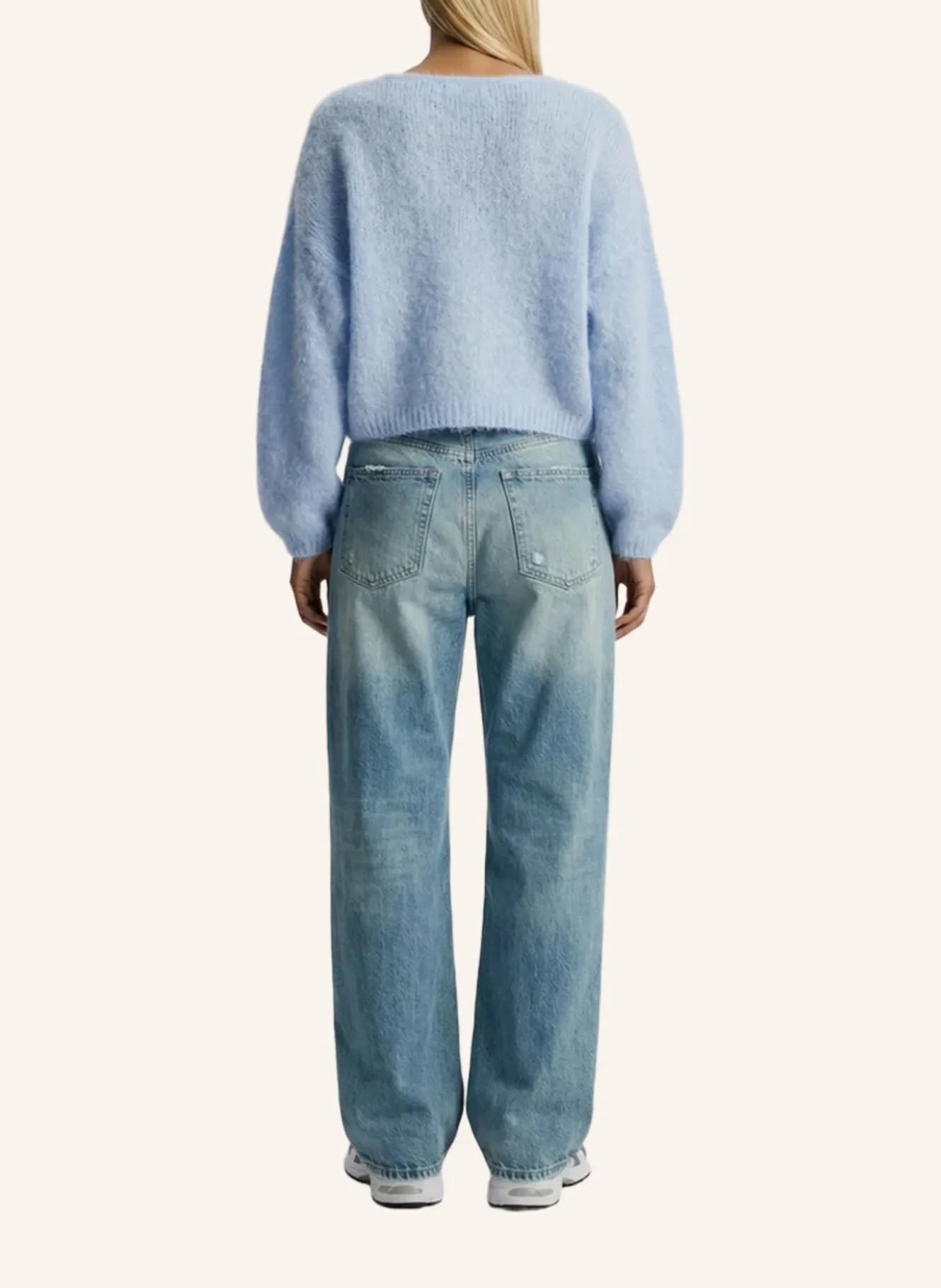 Cropped Cornelia