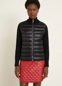 Daunenjacke im Materialmix