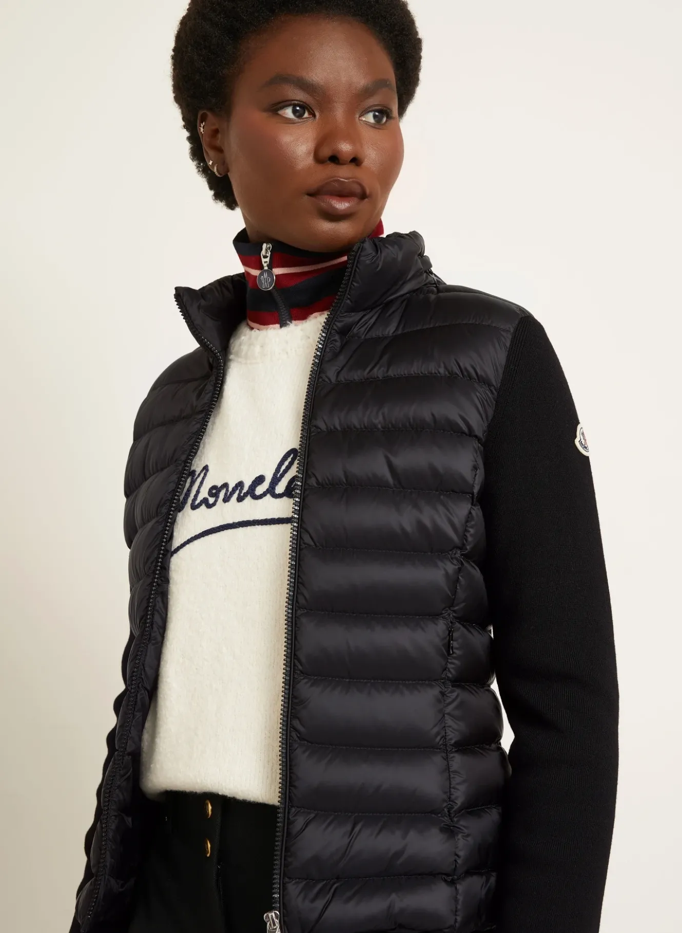 Daunenjacke im Materialmix