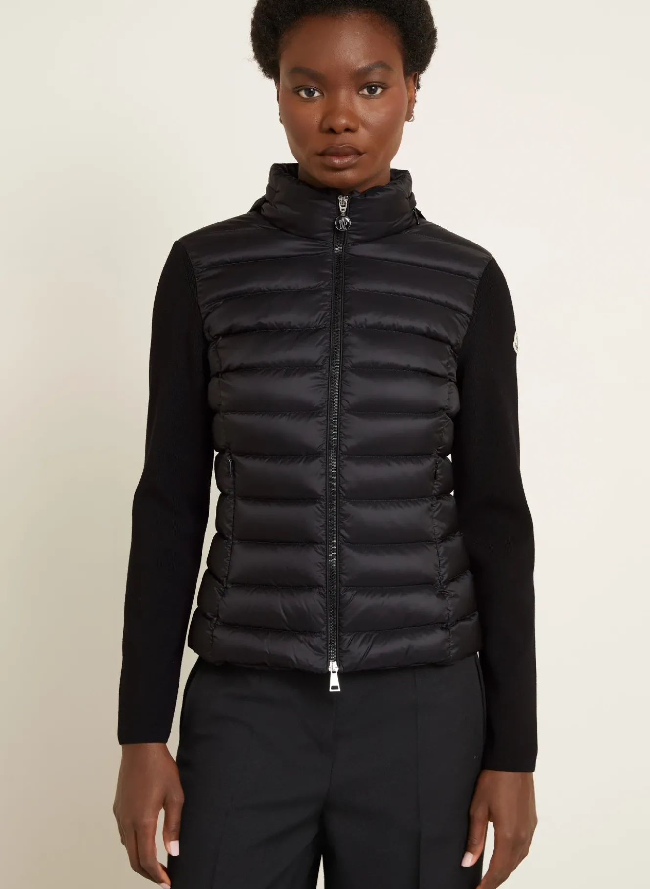 Daunenjacke im Materialmix