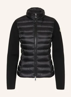 Daunenjacke im Materialmix