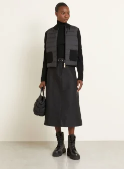 Daunenjacke im Materialmix