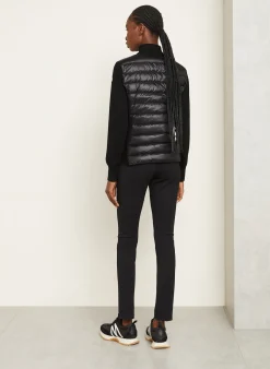 Daunenjacke im Materialmix