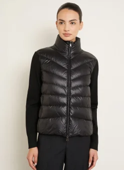 Daunenjacke im Materialmix