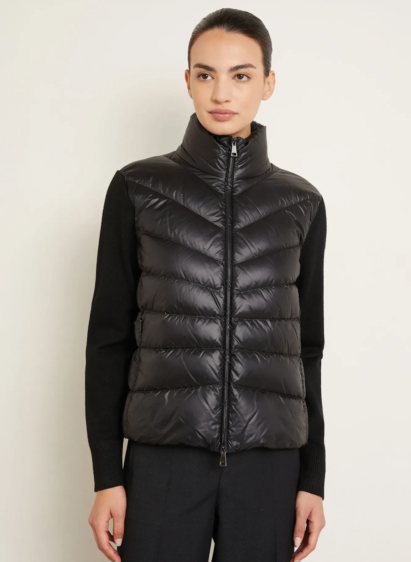 Daunenjacke im Materialmix
