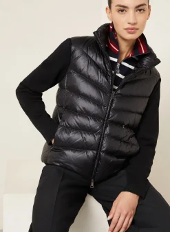 Daunenjacke im Materialmix