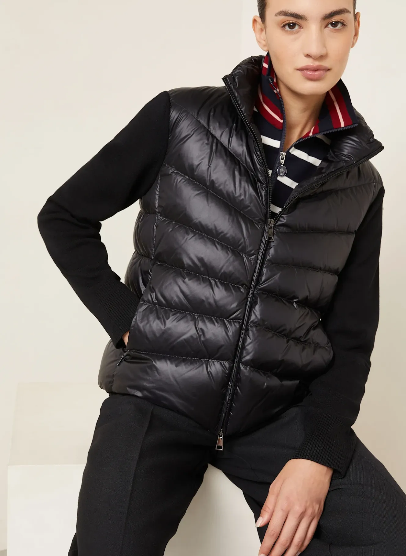 Daunenjacke im Materialmix