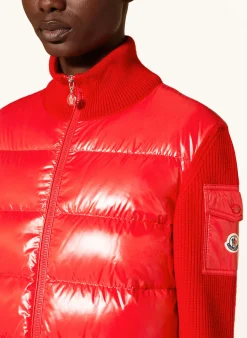 Daunenjacke im Materialmix
