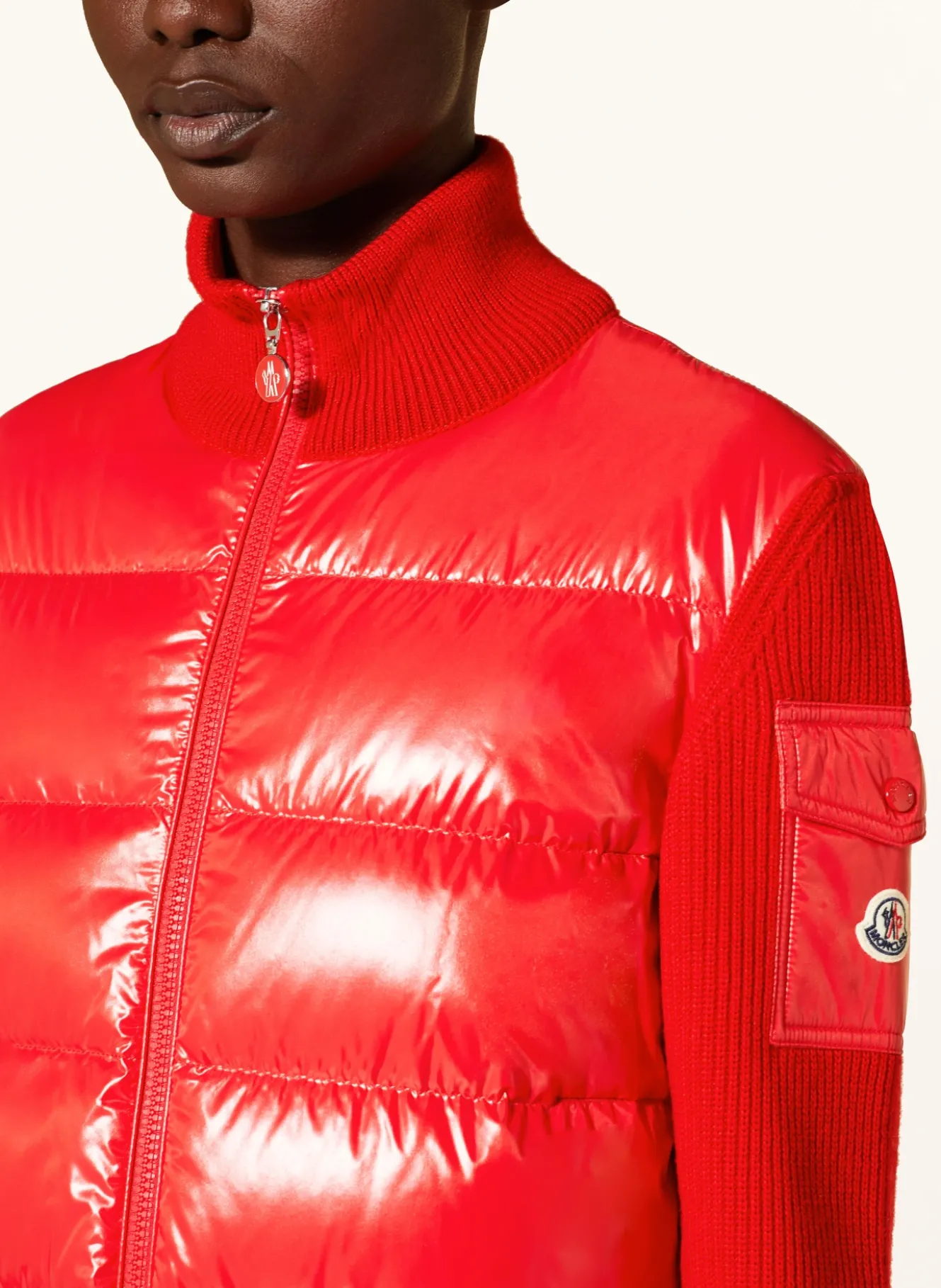 Daunenjacke im Materialmix