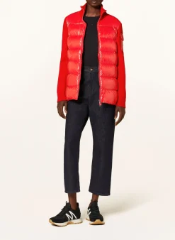 Daunenjacke im Materialmix