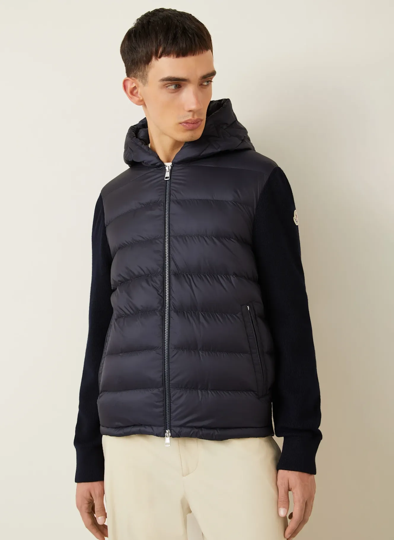 Daunenjacke im Materialmix
