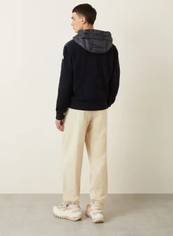 Daunenjacke im Materialmix