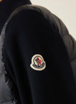 Daunenjacke im Materialmix