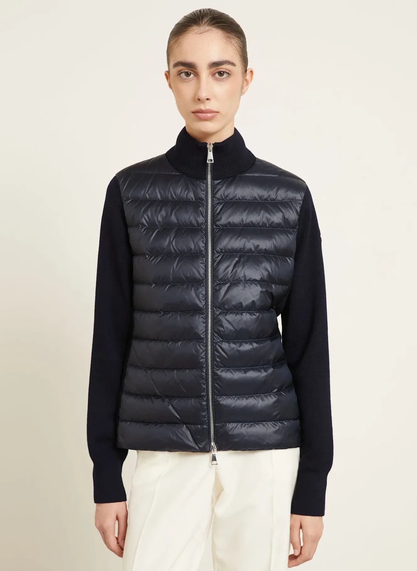 Daunenjacke im Materialmix