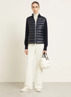 Daunenjacke im Materialmix