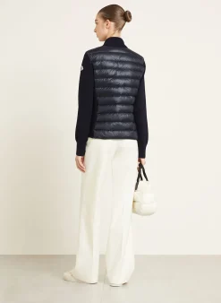 Daunenjacke im Materialmix