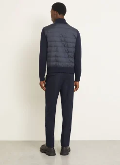 Daunenjacke im Materialmix