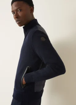Daunenjacke im Materialmix