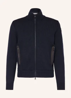 Daunenjacke im Materialmix