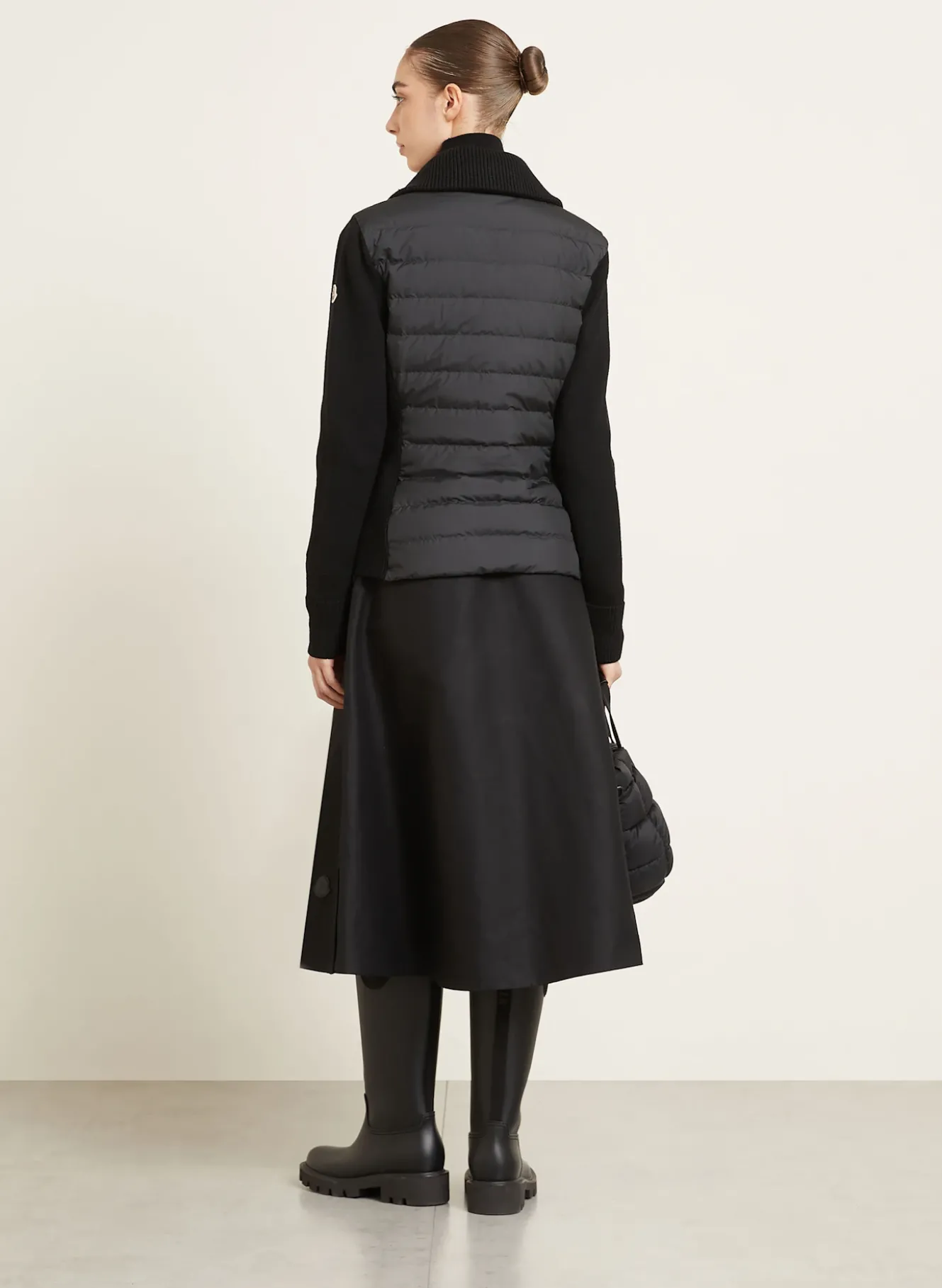 Daunenjacke im Materialmix
