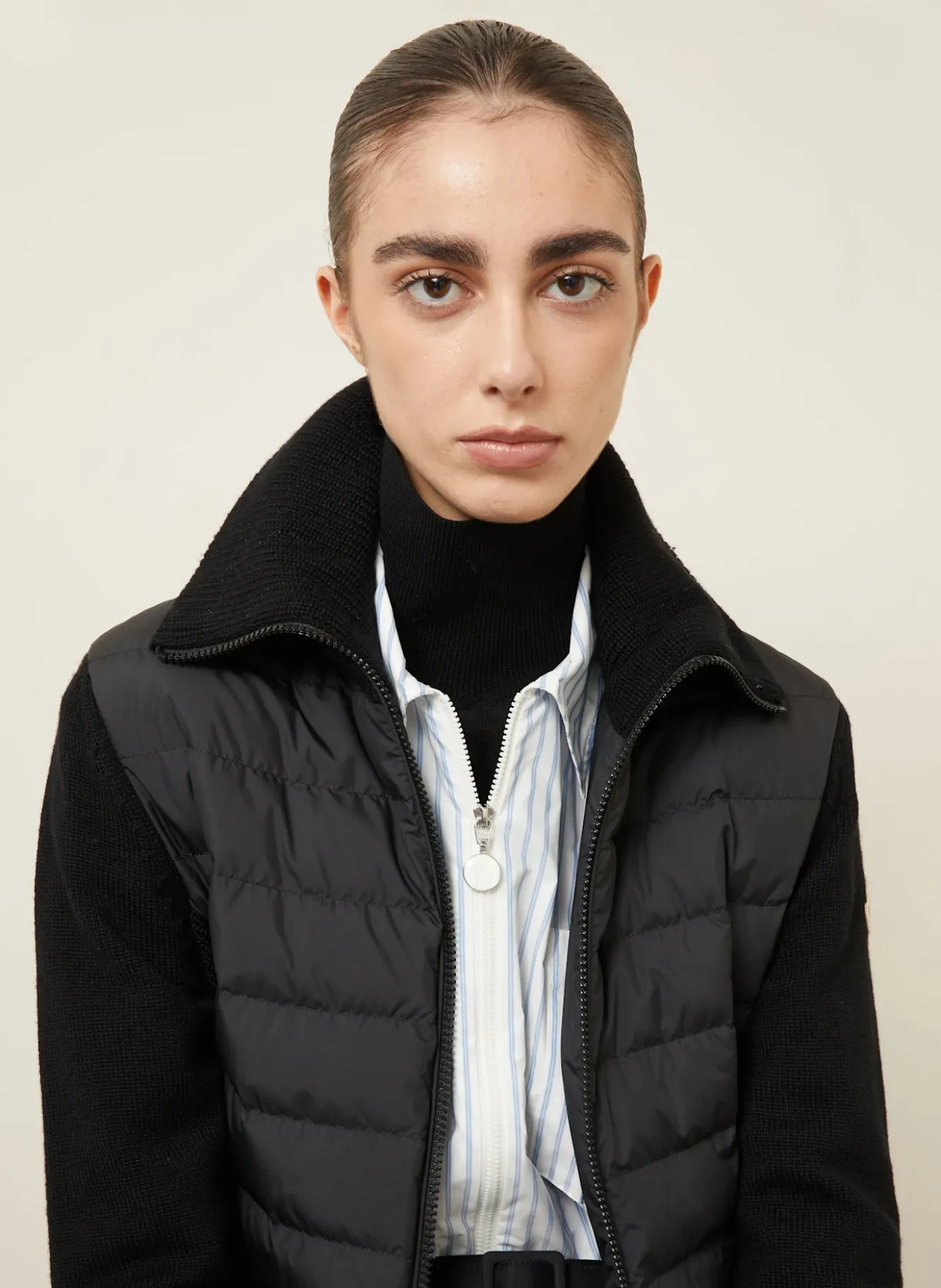 Daunenjacke im Materialmix