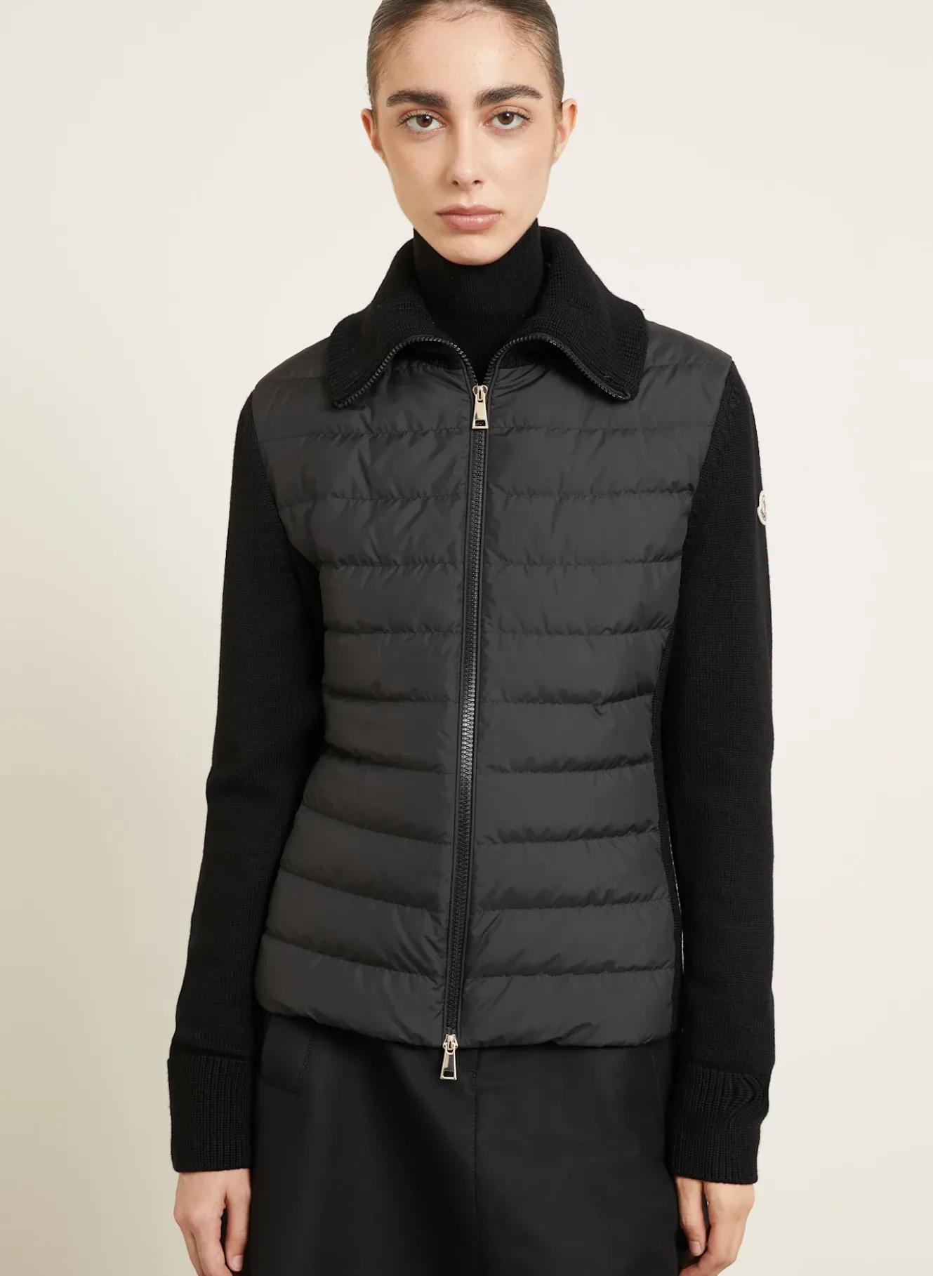 Daunenjacke im Materialmix