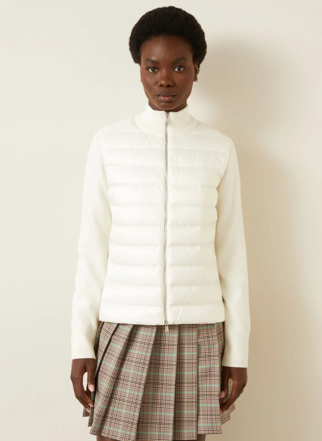 Daunenjacke im Materialmix