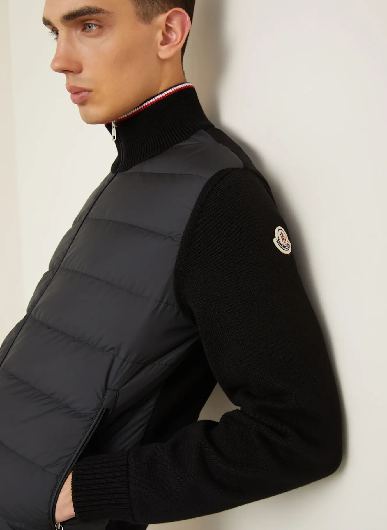Daunenjacke im Materialmix