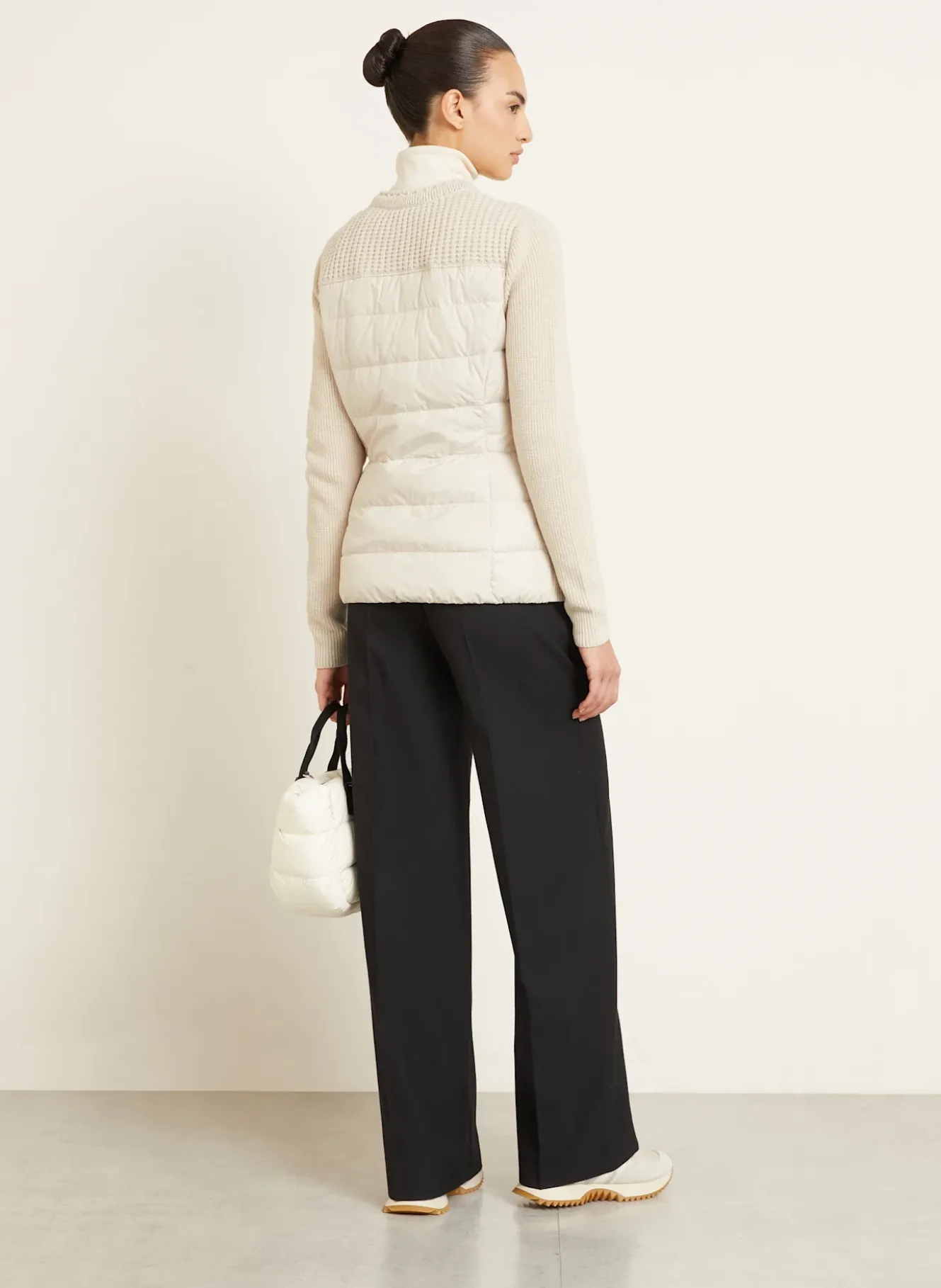 Daunenjacke im Materialmix