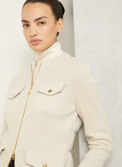 Daunenjacke im Materialmix