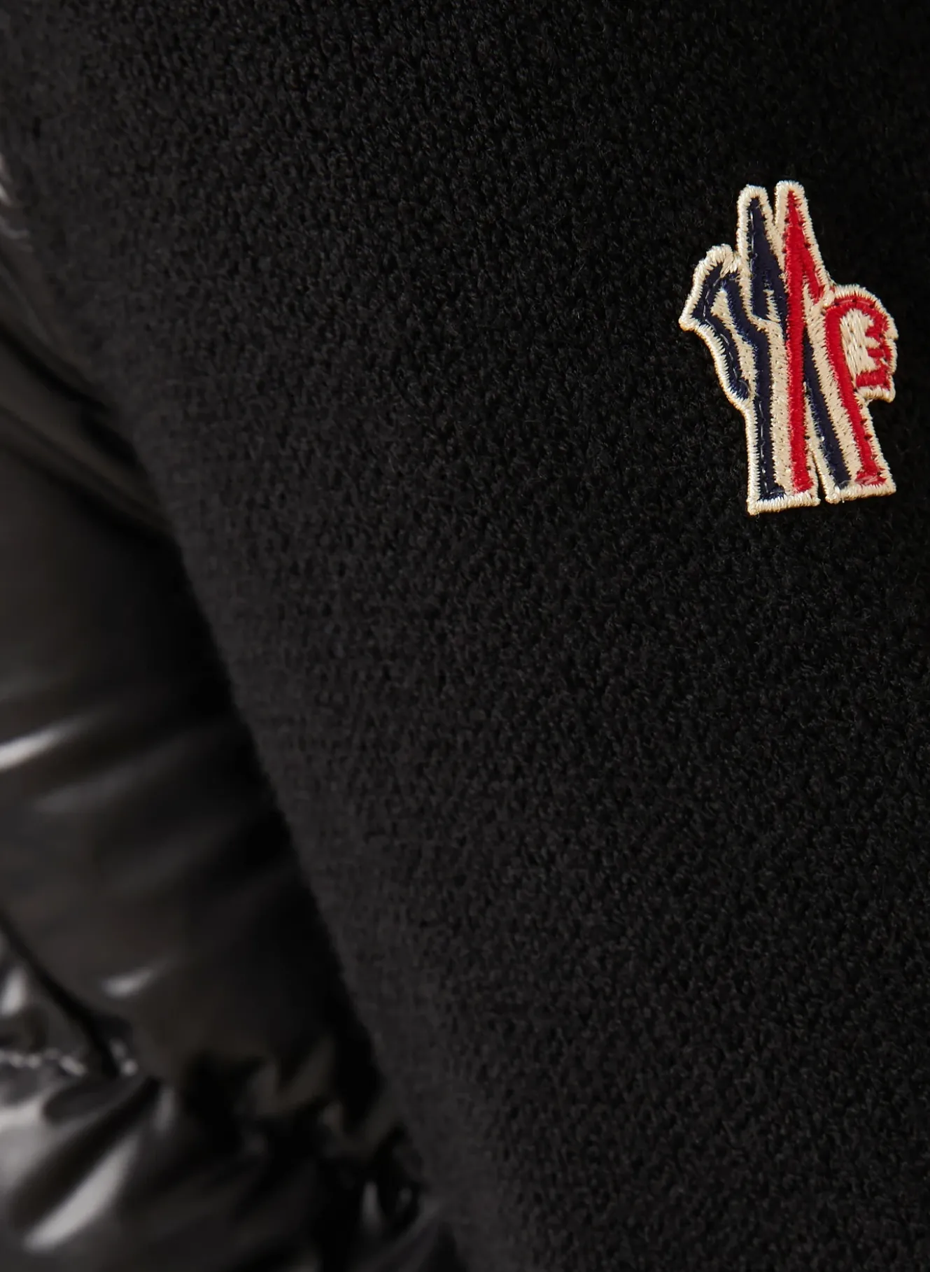 Daunenjacke im Materialmix