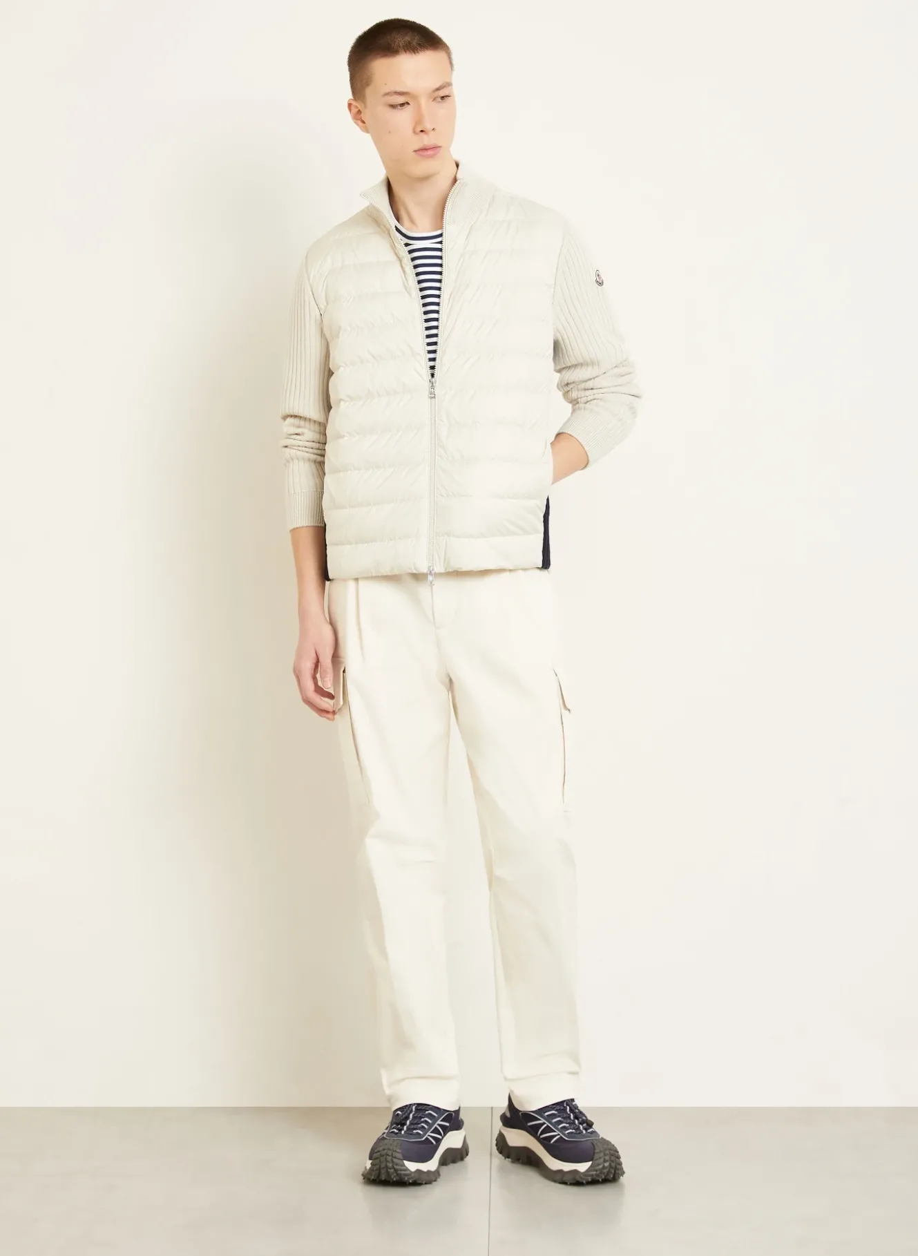 Daunenjacke im Materialmix