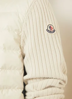 Daunenjacke im Materialmix
