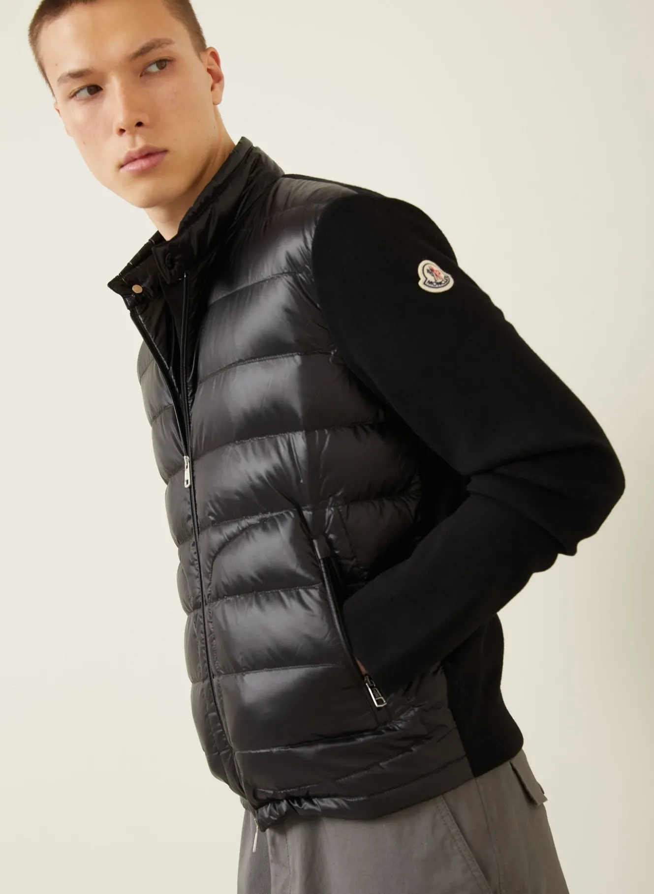 Daunenjacke im Materialmix