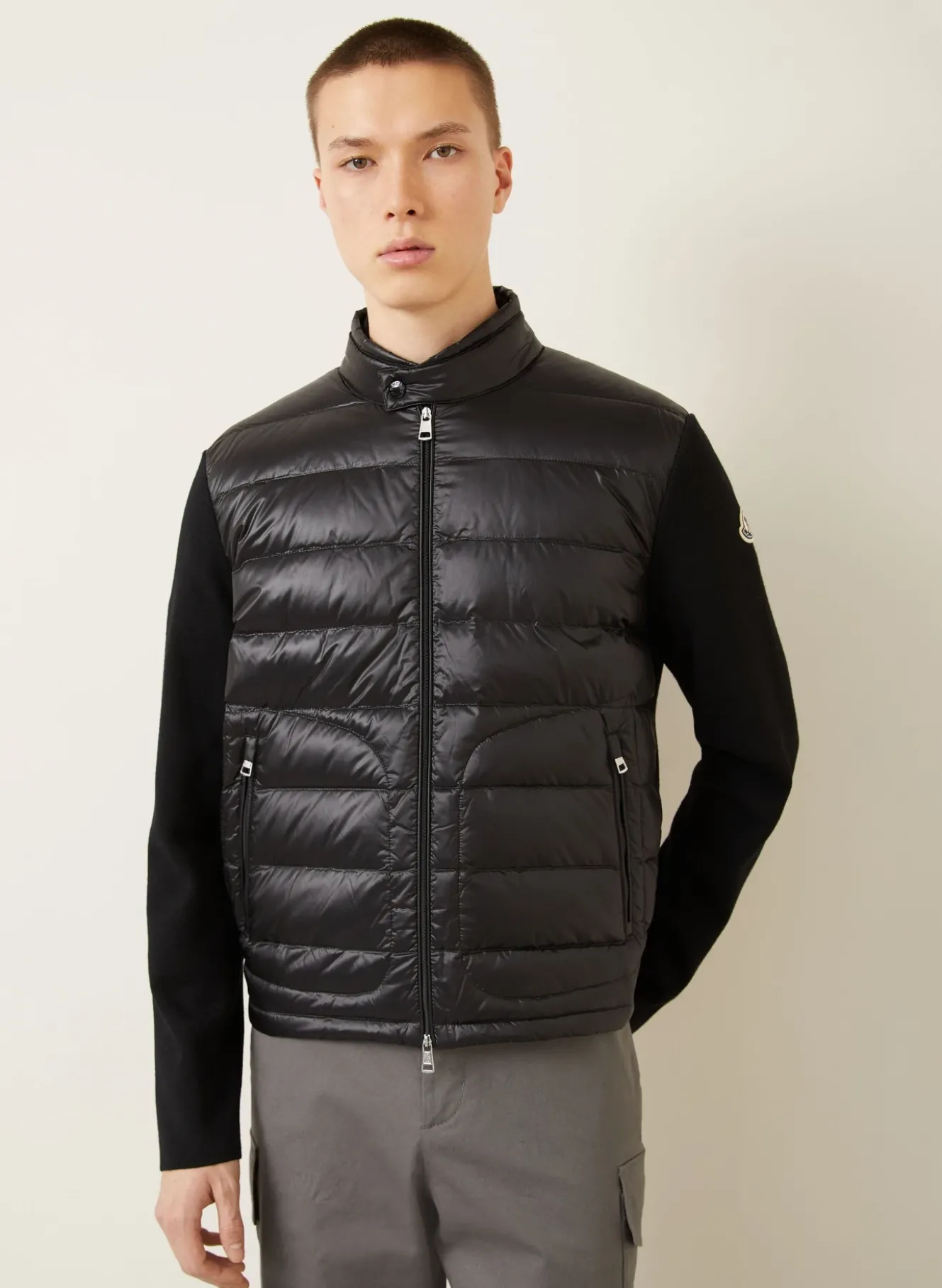 Daunenjacke im Materialmix