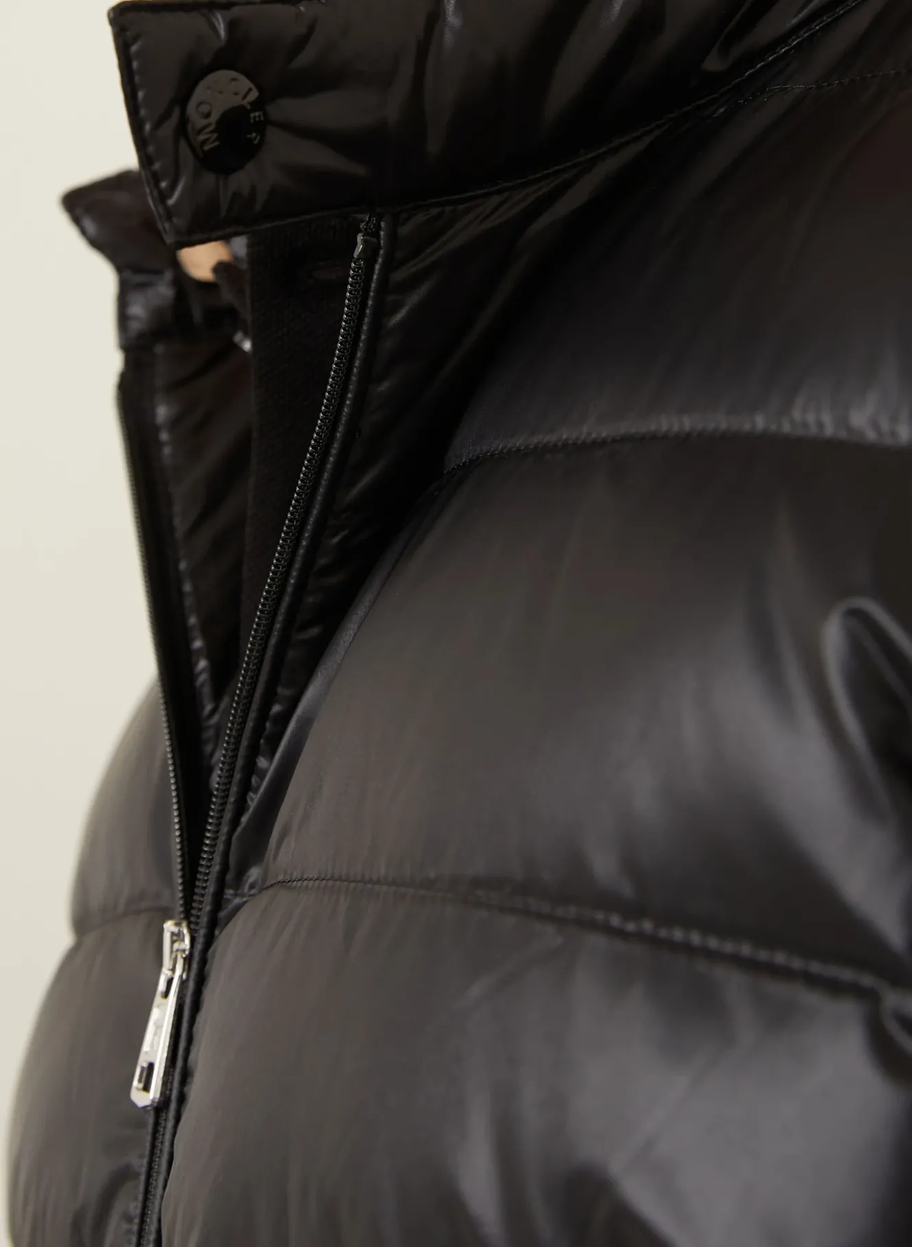 Daunenjacke im Materialmix