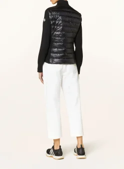 Daunenjacke im Materialmix