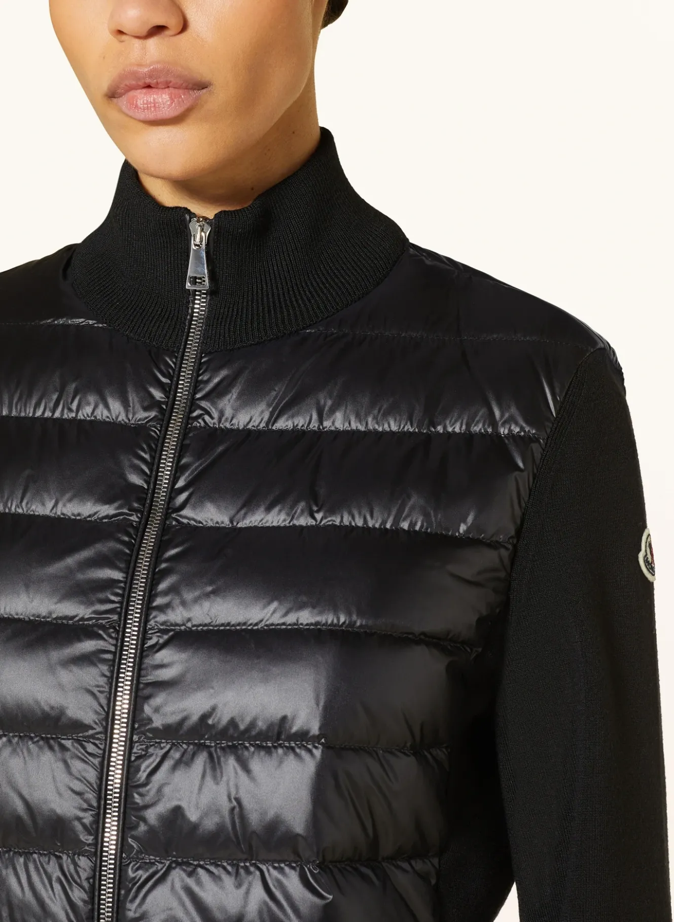 Daunenjacke im Materialmix