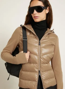 Daunenjacke im Materialmix