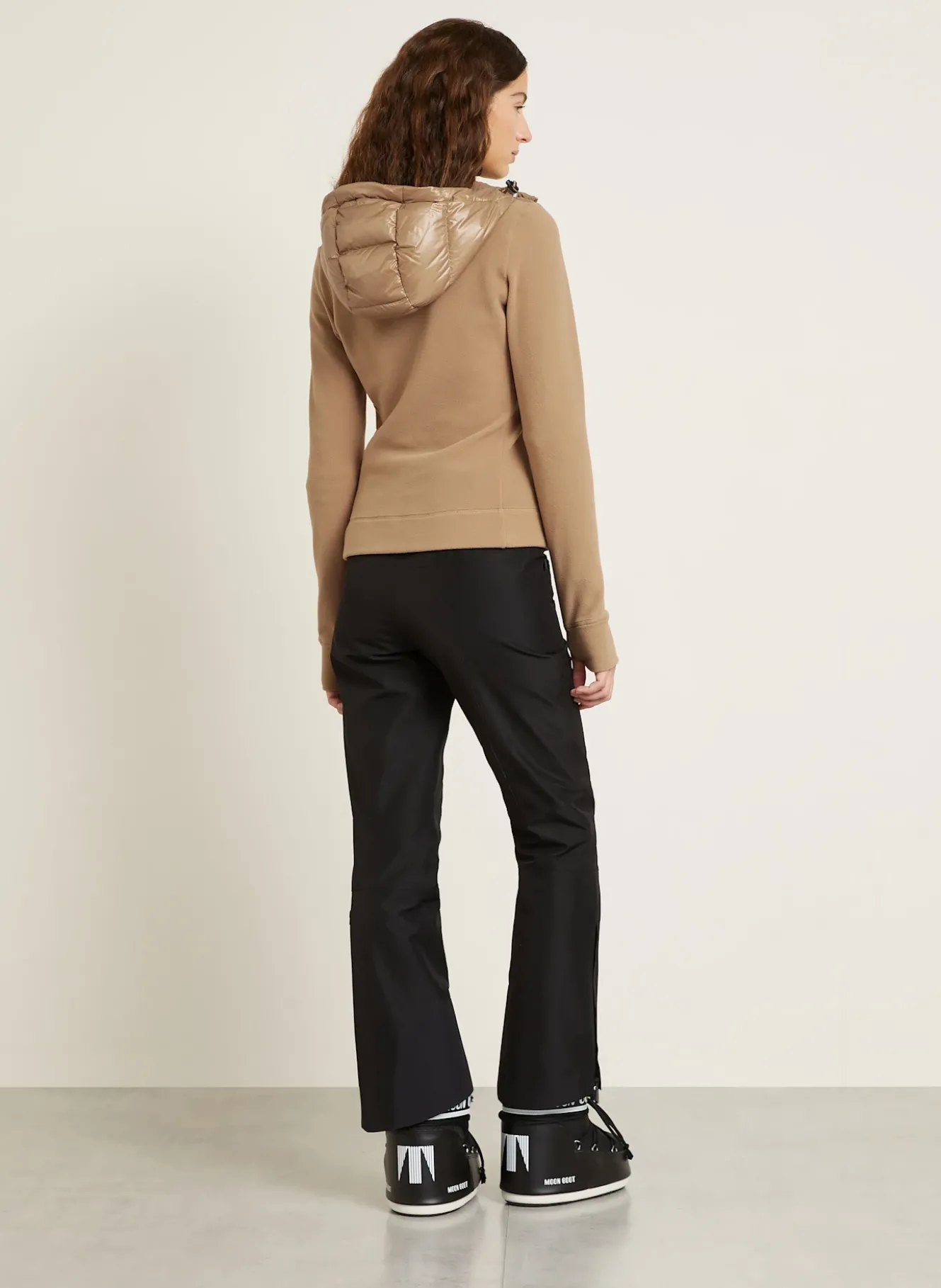 Daunenjacke im Materialmix