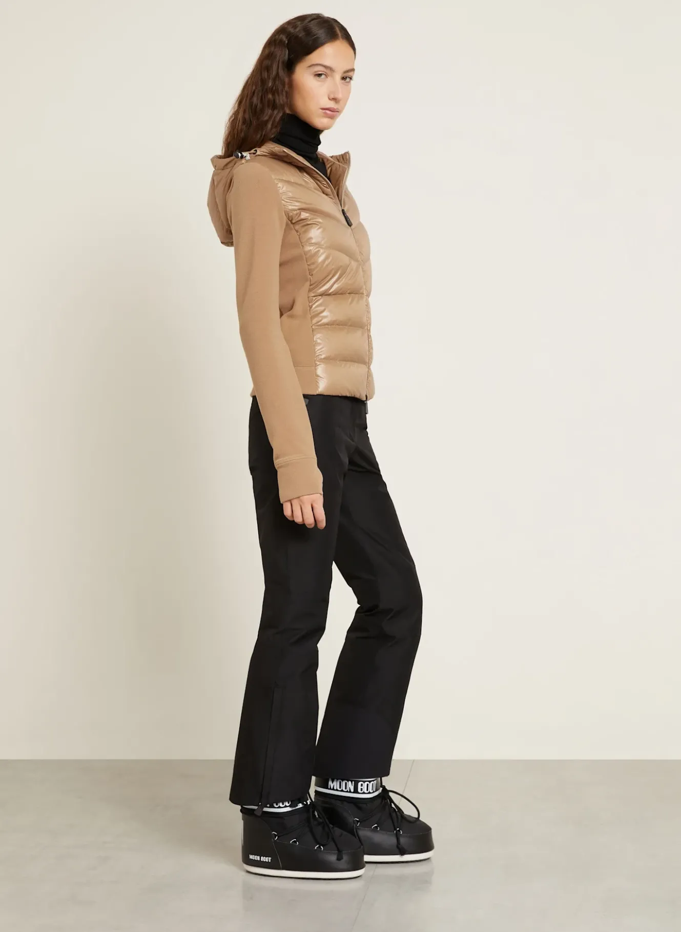 Daunenjacke im Materialmix
