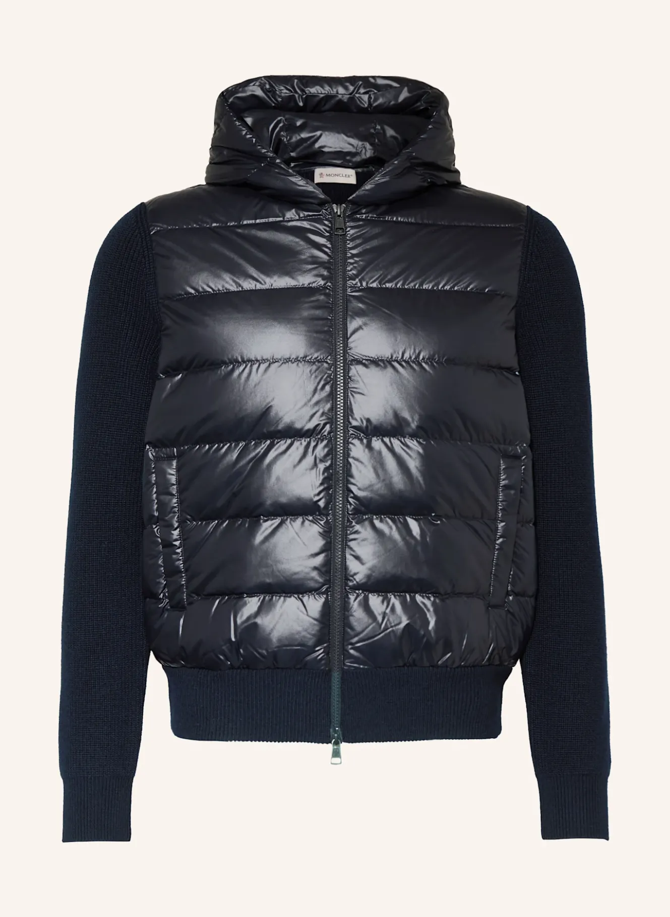 Daunenjacke im Materialmix