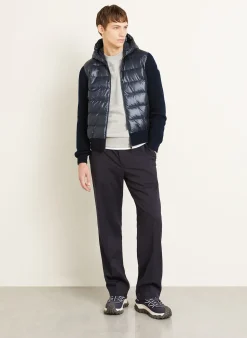 Daunenjacke im Materialmix